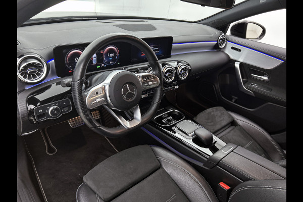 Mercedes-Benz A-Klasse 250 e Business Solution AMG Limited 5 Spaaks lichten metalen | MBUX wide screen | Navigatie | Parking support met camera achter | Inclusief 24 maanden MB Certified garantie voor Europa.