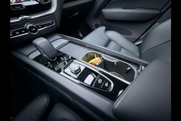 Volvo XC60 2.0 T8 Plug-in hybrid Plus Black Edition 455PK Long Range | Skyroof | FOUR-C | 21" | Stoel- stuurverwaming | 360 Camera