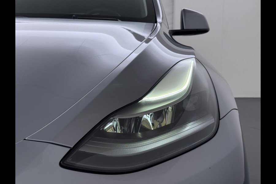 Tesla Model Y Performance 534pk 0-100 3,8 sec. Trekhaak AWD 78,1kWh Warmte-pomp FSD-Comp.3 AutoPilot Carbon-Spoiler Elekr.Achterklep AMD-Ryzen 3xCamera Navi LED ACC DAB Voorverwarmen interieur en Keyless via App One-Pedal-Drive Rode Remklauwen Garantie op Accu 03-02-2031 maz. 192.000km max. 250Kw laadvermogen !