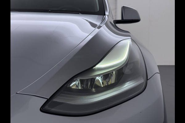 Tesla Model Y Performance 534pk 0-100 3,8 sec. Trekhaak AWD 78,1kWh Warmte-pomp FSD-Comp.3 AutoPilot Carbon-Spoiler Elekr.Achterklep AMD-Ryzen 3xCamera Navi LED ACC DAB Voorverwarmen interieur en Keyless via App One-Pedal-Drive Rode Remklauwen Garantie op Accu 03-02-2031 maz. 192.000km max. 250Kw laadvermogen !