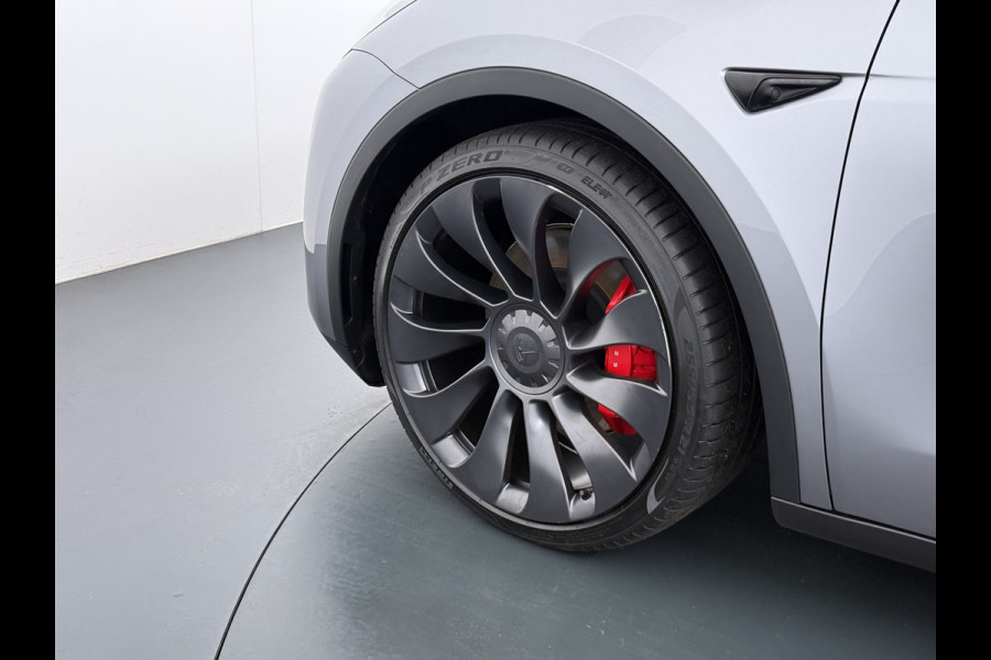 Tesla Model Y Performance 534pk 0-100 3,8 sec. Trekhaak AWD 78,1kWh Warmte-pomp FSD-Comp.3 AutoPilot Carbon-Spoiler Elekr.Achterklep AMD-Ryzen 3xCamera Navi LED ACC DAB Voorverwarmen interieur en Keyless via App One-Pedal-Drive Rode Remklauwen Garantie op Accu 03-02-2031 maz. 192.000km max. 250Kw laadvermogen !