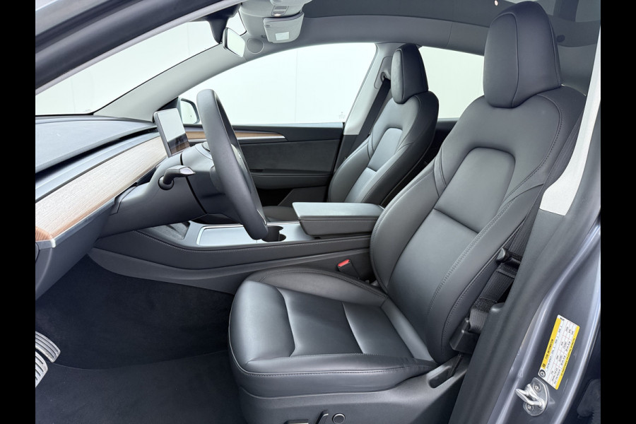 Tesla Model Y Performance 534pk 0-100 3,8 sec. Trekhaak AWD 78,1kWh Warmte-pomp FSD-Comp.3 AutoPilot Carbon-Spoiler Elekr.Achterklep AMD-Ryzen 3xCamera Navi LED ACC DAB Voorverwarmen interieur en Keyless via App One-Pedal-Drive Rode Remklauwen Garantie op Accu 03-02-2031 maz. 192.000km max. 250Kw laadvermogen !