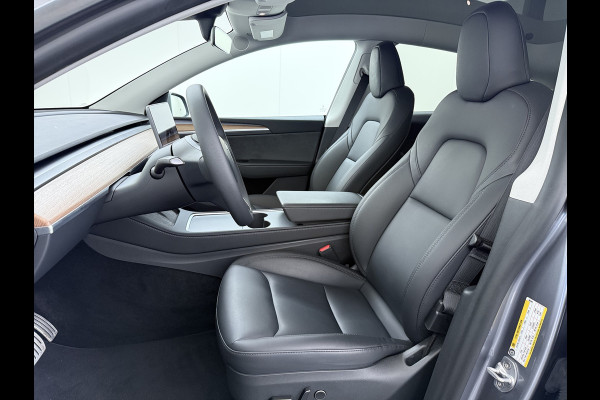 Tesla Model Y Performance 534pk 0-100 3,8 sec. Trekhaak AWD 78,1kWh Warmte-pomp FSD-Comp.3 AutoPilot Carbon-Spoiler Elekr.Achterklep AMD-Ryzen 3xCamera Navi LED ACC DAB Voorverwarmen interieur en Keyless via App One-Pedal-Drive Rode Remklauwen Garantie op Accu 03-02-2031 maz. 192.000km max. 250Kw laadvermogen !