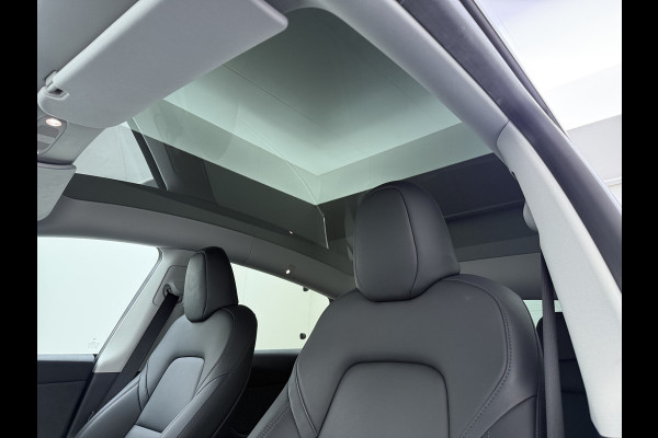 Tesla Model Y Performance 534pk 0-100 3,8 sec. Trekhaak AWD 78,1kWh Warmte-pomp FSD-Comp.3 AutoPilot Carbon-Spoiler Elekr.Achterklep AMD-Ryzen 3xCamera Navi LED ACC DAB Voorverwarmen interieur en Keyless via App One-Pedal-Drive Rode Remklauwen Garantie op Accu 03-02-2031 maz. 192.000km max. 250Kw laadvermogen !