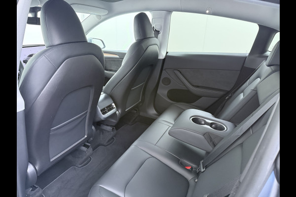 Tesla Model Y Performance 534pk 0-100 3,8 sec. Trekhaak AWD 78,1kWh Warmte-pomp FSD-Comp.3 AutoPilot Carbon-Spoiler Elekr.Achterklep AMD-Ryzen 3xCamera Navi LED ACC DAB Voorverwarmen interieur en Keyless via App One-Pedal-Drive Rode Remklauwen Garantie op Accu 03-02-2031 maz. 192.000km max. 250Kw laadvermogen !