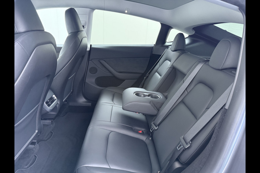 Tesla Model Y Performance 534pk 0-100 3,8 sec. Trekhaak AWD 78,1kWh Warmte-pomp FSD-Comp.3 AutoPilot Carbon-Spoiler Elekr.Achterklep AMD-Ryzen 3xCamera Navi LED ACC DAB Voorverwarmen interieur en Keyless via App One-Pedal-Drive Rode Remklauwen Garantie op Accu 03-02-2031 maz. 192.000km max. 250Kw laadvermogen !
