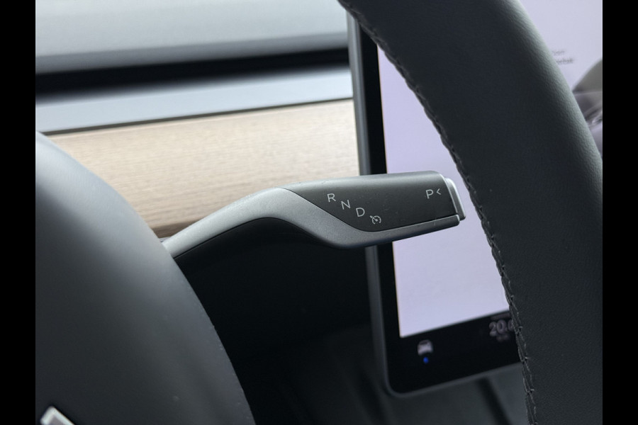 Tesla Model Y Performance 534pk 0-100 3,8 sec. Trekhaak AWD 78,1kWh Warmte-pomp FSD-Comp.3 AutoPilot Carbon-Spoiler Elekr.Achterklep AMD-Ryzen 3xCamera Navi LED ACC DAB Voorverwarmen interieur en Keyless via App One-Pedal-Drive Rode Remklauwen Garantie op Accu 03-02-2031 maz. 192.000km max. 250Kw laadvermogen !