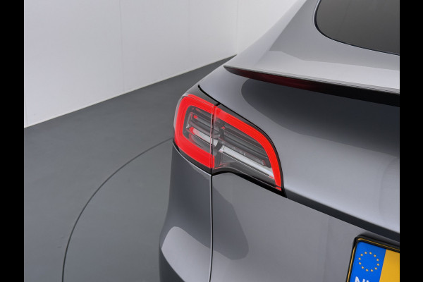 Tesla Model Y Performance 534pk 0-100 3,8 sec. Trekhaak AWD 78,1kWh Warmte-pomp FSD-Comp.3 AutoPilot Carbon-Spoiler Elekr.Achterklep AMD-Ryzen 3xCamera Navi LED ACC DAB Voorverwarmen interieur en Keyless via App One-Pedal-Drive Rode Remklauwen Garantie op Accu 03-02-2031 maz. 192.000km max. 250Kw laadvermogen !