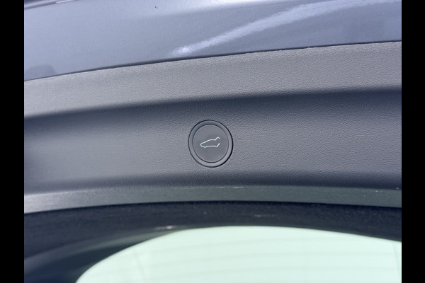 Tesla Model Y Performance 534pk 0-100 3,8 sec. Trekhaak AWD 78,1kWh Warmte-pomp FSD-Comp.3 AutoPilot Carbon-Spoiler Elekr.Achterklep AMD-Ryzen 3xCamera Navi LED ACC DAB Voorverwarmen interieur en Keyless via App One-Pedal-Drive Rode Remklauwen Garantie op Accu 03-02-2031 maz. 192.000km max. 250Kw laadvermogen !