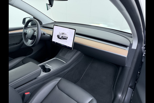 Tesla Model Y Performance 534pk 0-100 3,8 sec. Trekhaak AWD 78,1kWh Warmte-pomp FSD-Comp.3 AutoPilot Carbon-Spoiler Elekr.Achterklep AMD-Ryzen 3xCamera Navi LED ACC DAB Voorverwarmen interieur en Keyless via App One-Pedal-Drive Rode Remklauwen Garantie op Accu 03-02-2031 maz. 192.000km max. 250Kw laadvermogen !