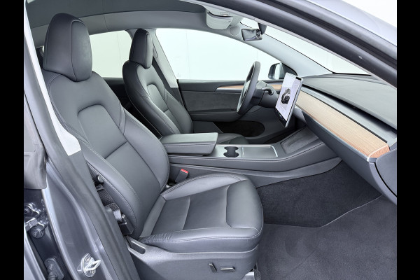 Tesla Model Y Performance 534pk 0-100 3,8 sec. Trekhaak AWD 78,1kWh Warmte-pomp FSD-Comp.3 AutoPilot Carbon-Spoiler Elekr.Achterklep AMD-Ryzen 3xCamera Navi LED ACC DAB Voorverwarmen interieur en Keyless via App One-Pedal-Drive Rode Remklauwen Garantie op Accu 03-02-2031 maz. 192.000km max. 250Kw laadvermogen !