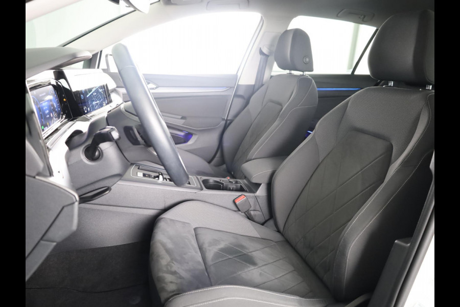 Volkswagen Golf 1.4 eHybrid Style 204 pk Automaat (DSG) | Navigatie | Panoramadak | Parkeersensoren | Adaptieve cruise control | Stoelverwarming |