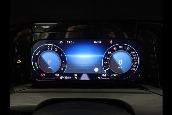 Volkswagen Golf 1.4 eHybrid Style 204 pk Automaat (DSG) | Navigatie | Panoramadak | Parkeersensoren | Adaptieve cruise control | Stoelverwarming |