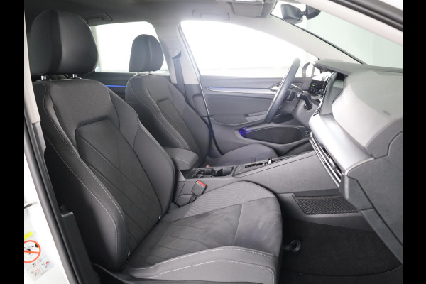 Volkswagen Golf 1.4 eHybrid Style 204 pk Automaat (DSG) | Navigatie | Panoramadak | Parkeersensoren | Adaptieve cruise control | Stoelverwarming |