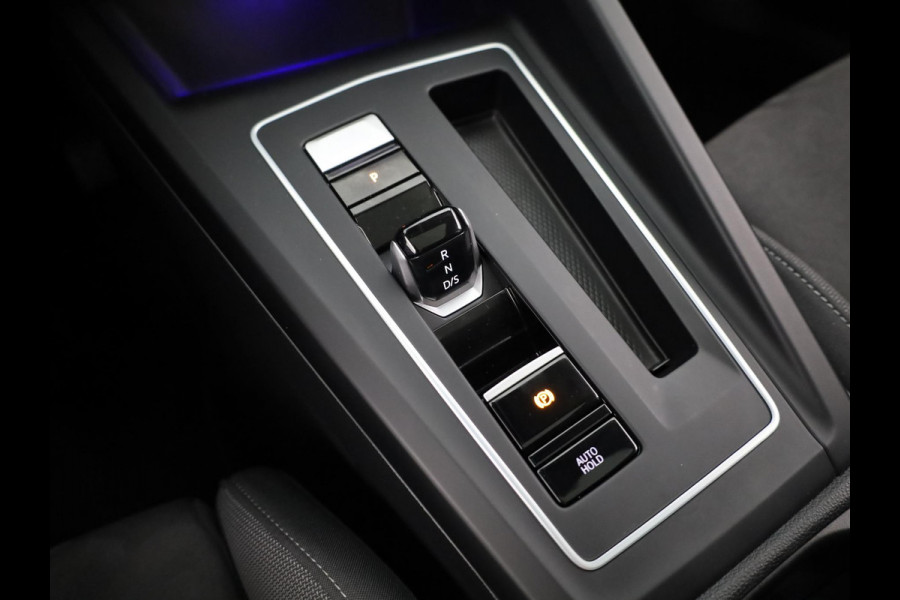 Volkswagen Golf 1.4 eHybrid Style 204 pk Automaat (DSG) | Navigatie | Panoramadak | Parkeersensoren | Adaptieve cruise control | Stoelverwarming |