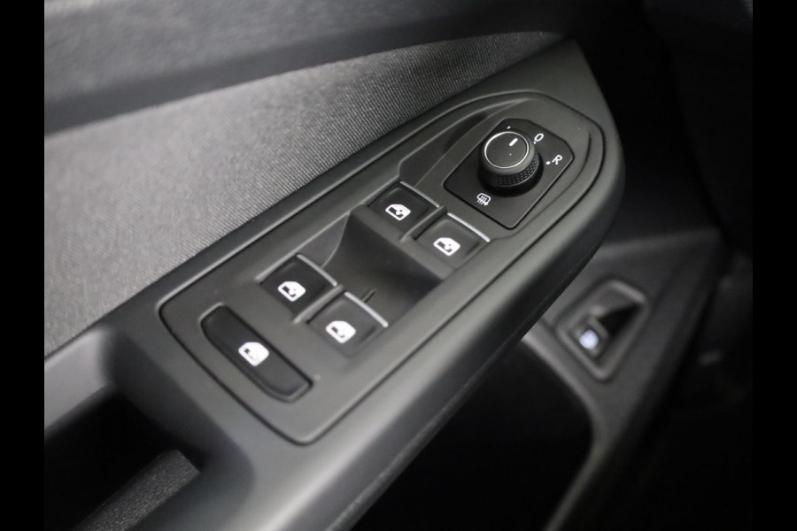 Volkswagen Golf 1.4 eHybrid Style 204 pk Automaat (DSG) | Navigatie | Panoramadak | Parkeersensoren | Adaptieve cruise control | Stoelverwarming |