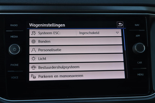 Volkswagen T-Roc 1.5 TSI / PANODAK / ACC / CAMERA / CARPLAY / STUUR+STOELVERW