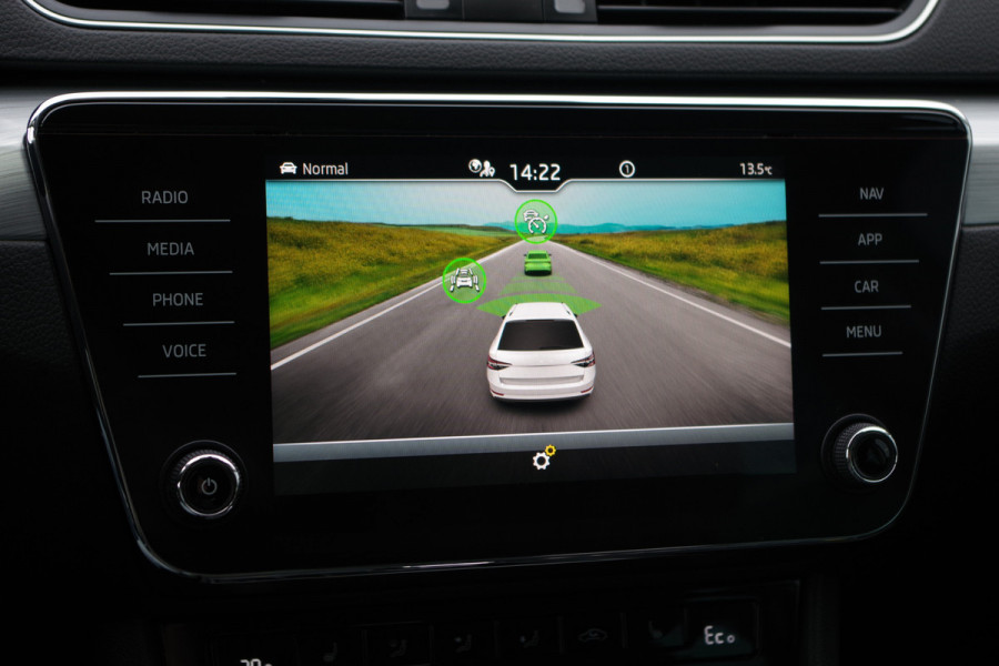 Škoda Superb Combi 1.4 TSI iV 218 PK Business Edition Plus, Memory, LED, Adap. Cruise Control