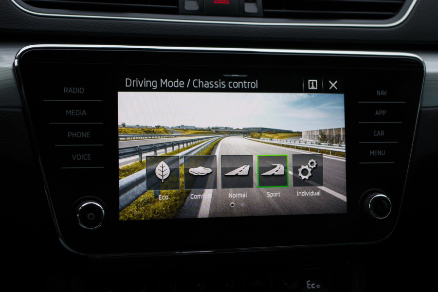 Škoda Superb Combi 1.4 TSI iV 218 PK Business Edition Plus, Memory, LED, Adap. Cruise Control