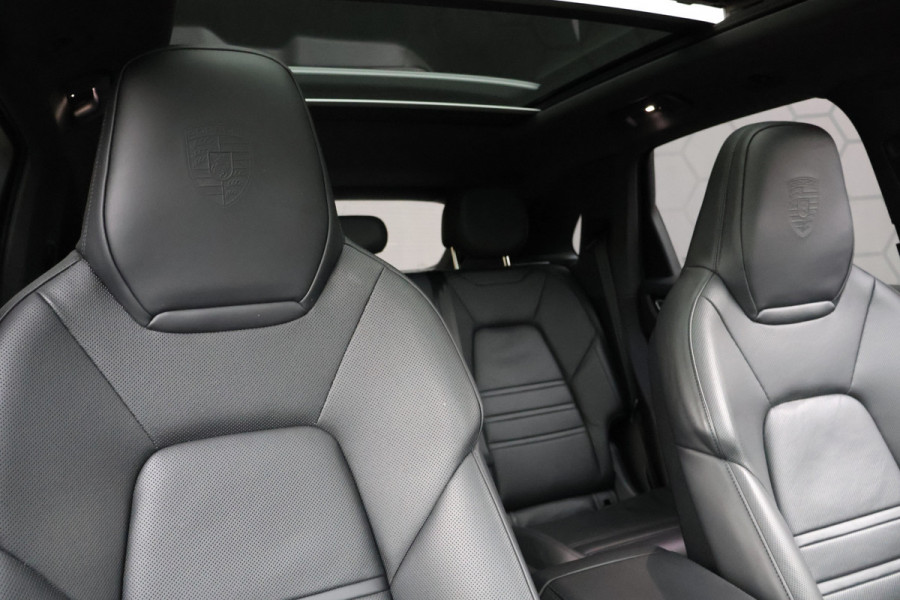Porsche Cayenne 3.0 E-Hybrid | NP € 222.577,- | KERAMISCHE REMMEN | 40K TECHART | CLANCK AUDIO | FULL PPF | PASM | PDCC | PCCB | PDLS+ | PANORAM INTERIEURPAKKET CARBON | DIMMENDE SPIEGELS | CARBON SPIEGELKAPPEN |