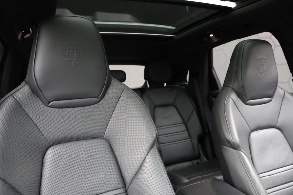 Porsche Cayenne 3.0 E-Hybrid | NP € 222.577,- | KERAMISCHE REMMEN | 40K TECHART | CLANCK AUDIO | FULL PPF | PASM | PDCC | PCCB | PDLS+ | PANORAM INTERIEURPAKKET CARBON | DIMMENDE SPIEGELS | CARBON SPIEGELKAPPEN |