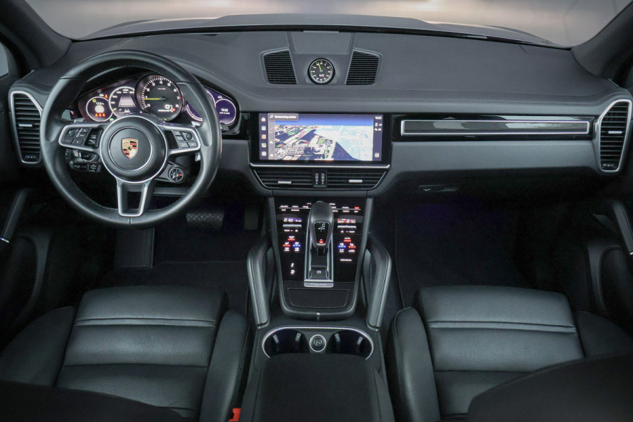 Porsche Cayenne 3.0 E-Hybrid | NP € 222.577,- | KERAMISCHE REMMEN | 40K TECHART | CLANCK AUDIO | FULL PPF | PASM | PDCC | PCCB | PDLS+ | PANORAM INTERIEURPAKKET CARBON | DIMMENDE SPIEGELS | CARBON SPIEGELKAPPEN |