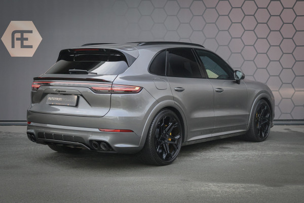 Porsche Cayenne 3.0 E-Hybrid | NP € 222.577,- | KERAMISCHE REMMEN | 40K TECHART | CLANCK AUDIO | FULL PPF | PASM | PDCC | PCCB | PDLS+ | PANORAM INTERIEURPAKKET CARBON | DIMMENDE SPIEGELS | CARBON SPIEGELKAPPEN |