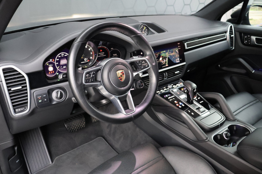 Porsche Cayenne 3.0 E-Hybrid | NP € 222.577,- | KERAMISCHE REMMEN | 40K TECHART | CLANCK AUDIO | FULL PPF | PASM | PDCC | PCCB | PDLS+ | PANORAM INTERIEURPAKKET CARBON | DIMMENDE SPIEGELS | CARBON SPIEGELKAPPEN |