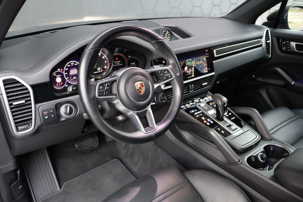 Porsche Cayenne 3.0 E-Hybrid | NP € 222.577,- | KERAMISCHE REMMEN | 40K TECHART | CLANCK AUDIO | FULL PPF | PASM | PDCC | PCCB | PDLS+ | PANORAM INTERIEURPAKKET CARBON | DIMMENDE SPIEGELS | CARBON SPIEGELKAPPEN |