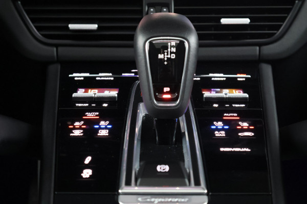 Porsche Cayenne 3.0 E-Hybrid | NP € 222.577,- | KERAMISCHE REMMEN | 40K TECHART | CLANCK AUDIO | FULL PPF | PASM | PDCC | PCCB | PDLS+ | PANORAM INTERIEURPAKKET CARBON | DIMMENDE SPIEGELS | CARBON SPIEGELKAPPEN |