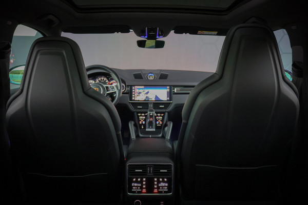 Porsche Cayenne 3.0 E-Hybrid | NP € 222.577,- | KERAMISCHE REMMEN | 40K TECHART | CLANCK AUDIO | FULL PPF | PASM | PDCC | PCCB | PDLS+ | PANORAM INTERIEURPAKKET CARBON | DIMMENDE SPIEGELS | CARBON SPIEGELKAPPEN |