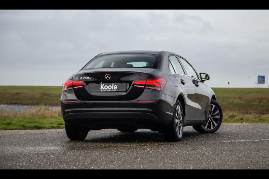 Mercedes-Benz A-Klasse 250 e Business Solution Luxury Limited AUTOMAAT / LEDER / CRUISE CONTROLE / CAMERA / CARPLAY