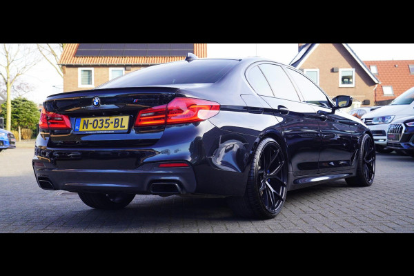 BMW 5 Serie M550d xDrive| Schuifdak | Stoelkoeling | Adaptieve Cruise control | 400 PK | Luxe Nappa Leder | Shadow Line | Dealer o