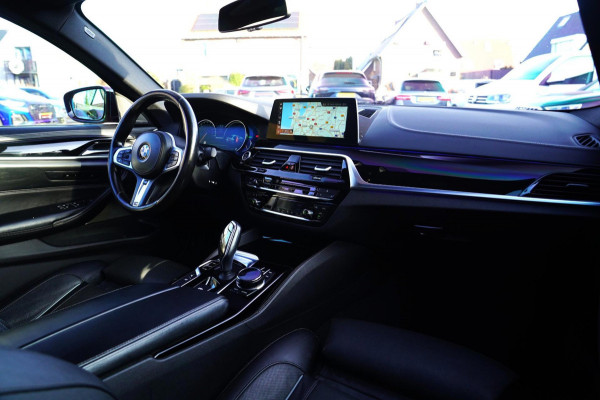 BMW 5 Serie M550d xDrive| Schuifdak | Stoelkoeling | Adaptieve Cruise control | 400 PK | Luxe Nappa Leder | Shadow Line | Dealer o