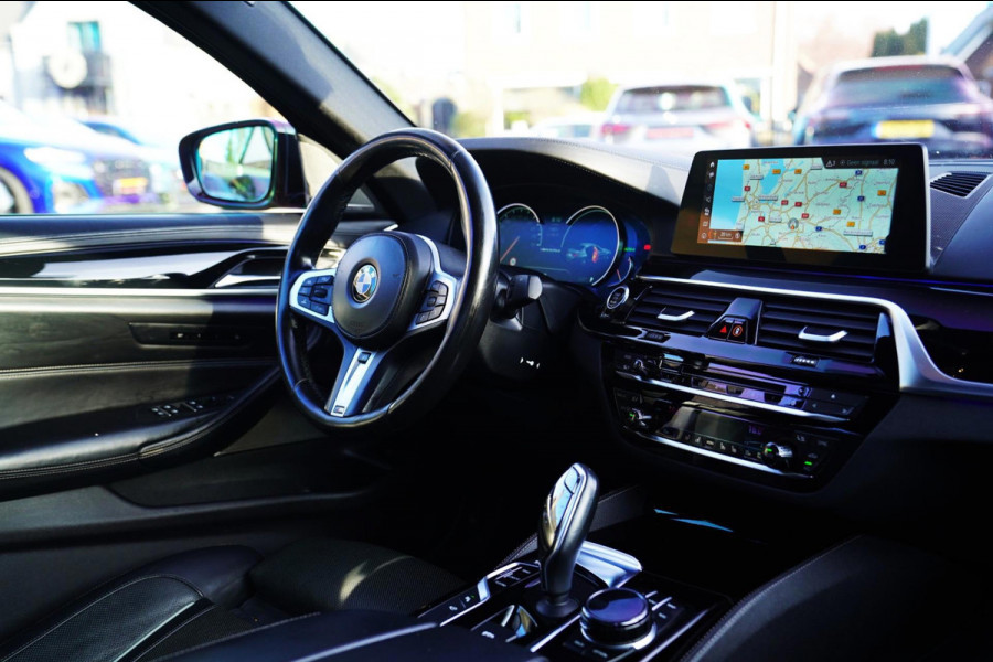 BMW 5 Serie M550d xDrive| Schuifdak | Stoelkoeling | Adaptieve Cruise control | 400 PK | Luxe Nappa Leder | Shadow Line | Dealer o