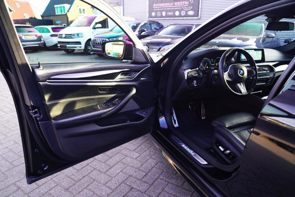 BMW 5 Serie M550d xDrive| Schuifdak | Stoelkoeling | Adaptieve Cruise control | 400 PK | Luxe Nappa Leder | Shadow Line | Dealer o