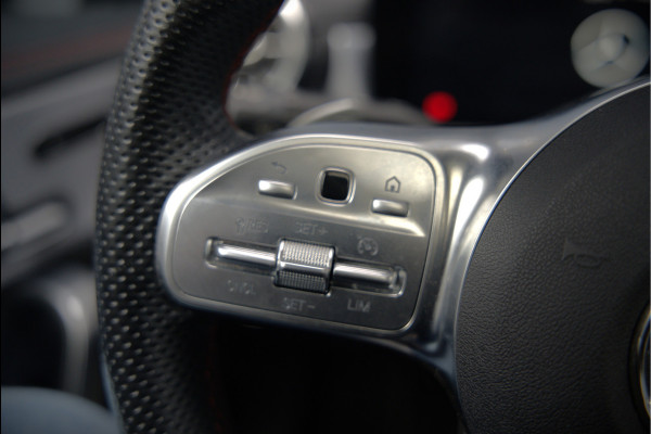 Mercedes-Benz CLA-Klasse 200 Business Solution AMG | Panoramadak | Stoelverwarming | Keyless | Memory Seats | Cruise Control | Ambiance verlichting | Camera | Parkeersensoren |