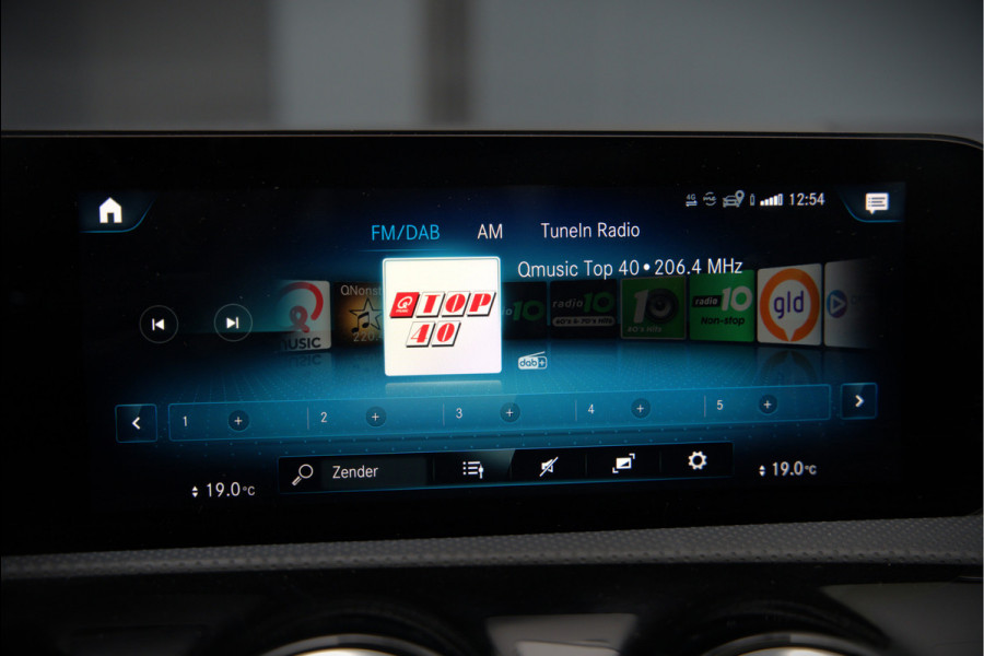 Mercedes-Benz CLA-Klasse 200 Business Solution AMG | Panoramadak | Stoelverwarming | Keyless | Memory Seats | Cruise Control | Ambiance verlichting | Camera | Parkeersensoren |