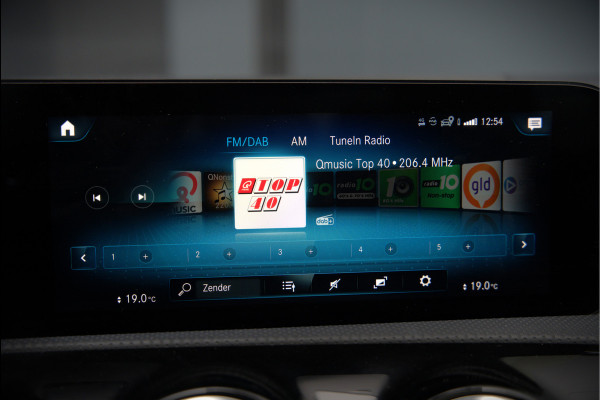 Mercedes-Benz CLA-Klasse 200 Business Solution AMG | Panoramadak | Stoelverwarming | Keyless | Memory Seats | Cruise Control | Ambiance verlichting | Camera | Parkeersensoren |