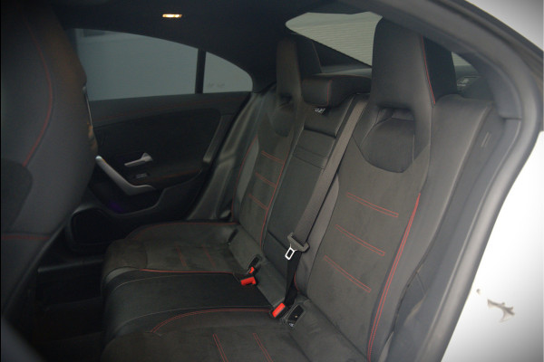 Mercedes-Benz CLA-Klasse 200 Business Solution AMG | Panoramadak | Stoelverwarming | Keyless | Memory Seats | Cruise Control | Ambiance verlichting | Camera | Parkeersensoren |