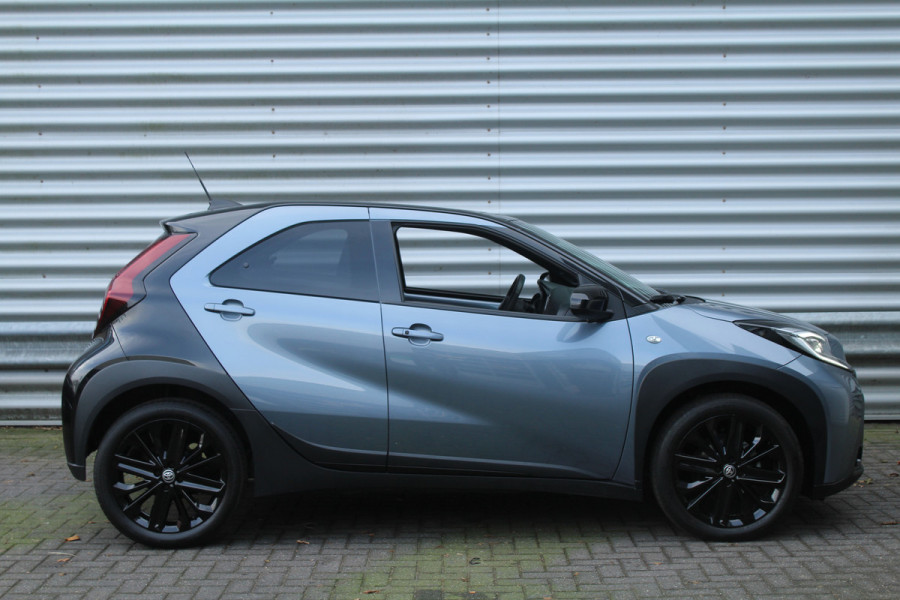 Toyota Aygo X 1.0 VVT-i 73pk Premium AUTOMAAT NL-Auto NAP Clima Cruise Navi Camera Carplay 18"LMV Keyless JBL Stoelverwarming
