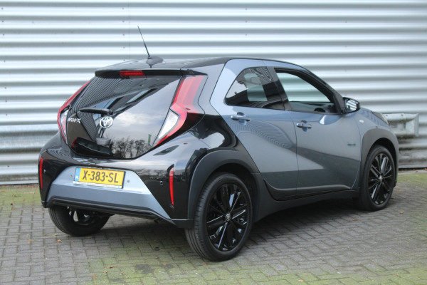 Toyota Aygo X 1.0 VVT-i 73pk Premium AUTOMAAT NL-Auto NAP Clima Cruise Navi Camera Carplay 18"LMV Keyless JBL Stoelverwarming