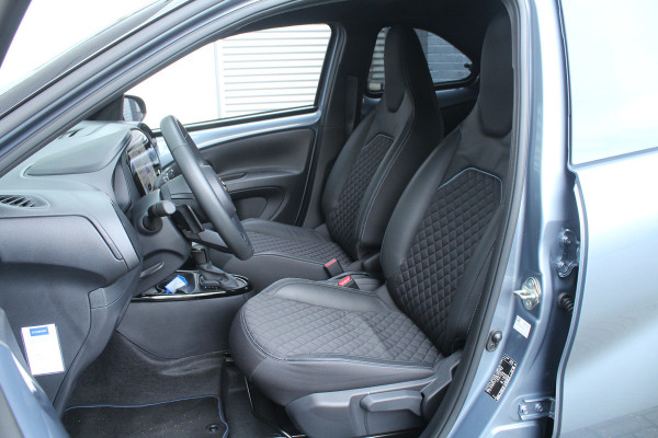 Toyota Aygo X 1.0 VVT-i 73pk Premium AUTOMAAT NL-Auto NAP Clima Cruise Navi Camera Carplay 18"LMV Keyless JBL Stoelverwarming