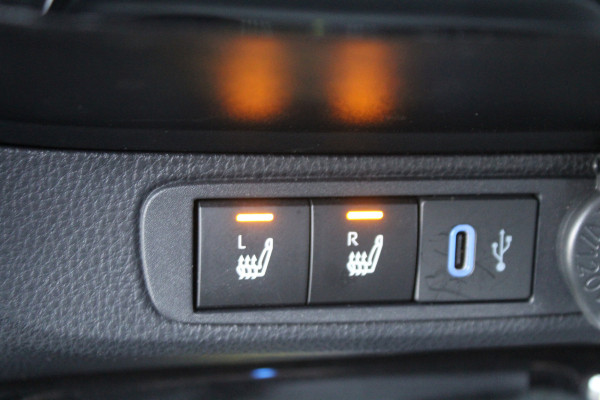 Toyota Aygo X 1.0 VVT-i 73pk Premium AUTOMAAT NL-Auto NAP Clima Cruise Navi Camera Carplay 18"LMV Keyless JBL Stoelverwarming