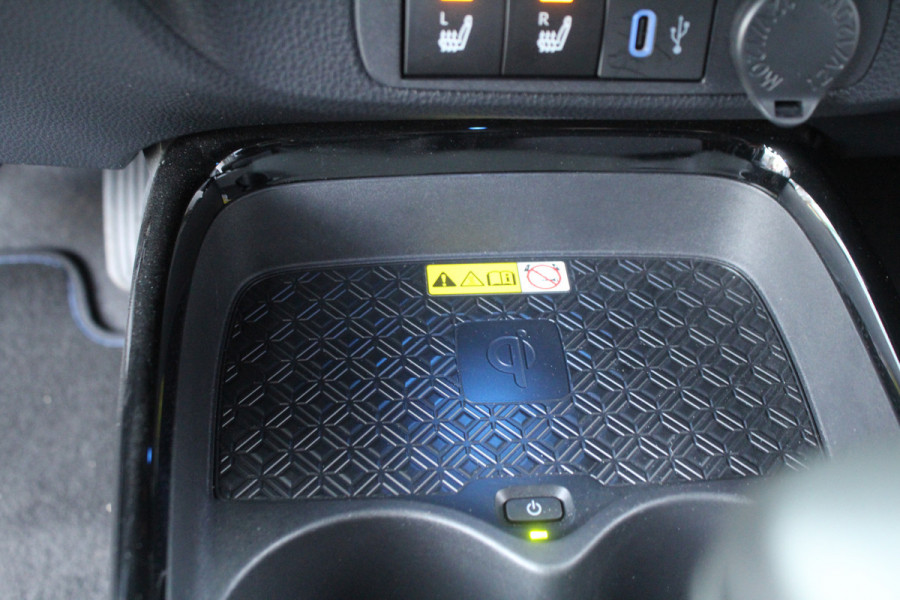 Toyota Aygo X 1.0 VVT-i 73pk Premium AUTOMAAT NL-Auto NAP Clima Cruise Navi Camera Carplay 18"LMV Keyless JBL Stoelverwarming