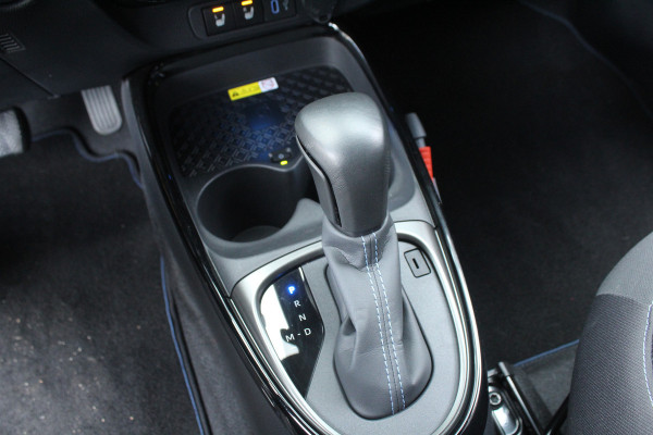 Toyota Aygo X 1.0 VVT-i 73pk Premium AUTOMAAT NL-Auto NAP Clima Cruise Navi Camera Carplay 18"LMV Keyless JBL Stoelverwarming