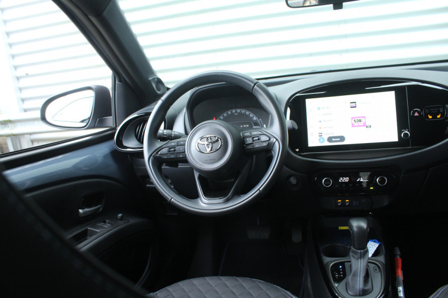 Toyota Aygo X 1.0 VVT-i 73pk Premium AUTOMAAT NL-Auto NAP Clima Cruise Navi Camera Carplay 18"LMV Keyless JBL Stoelverwarming