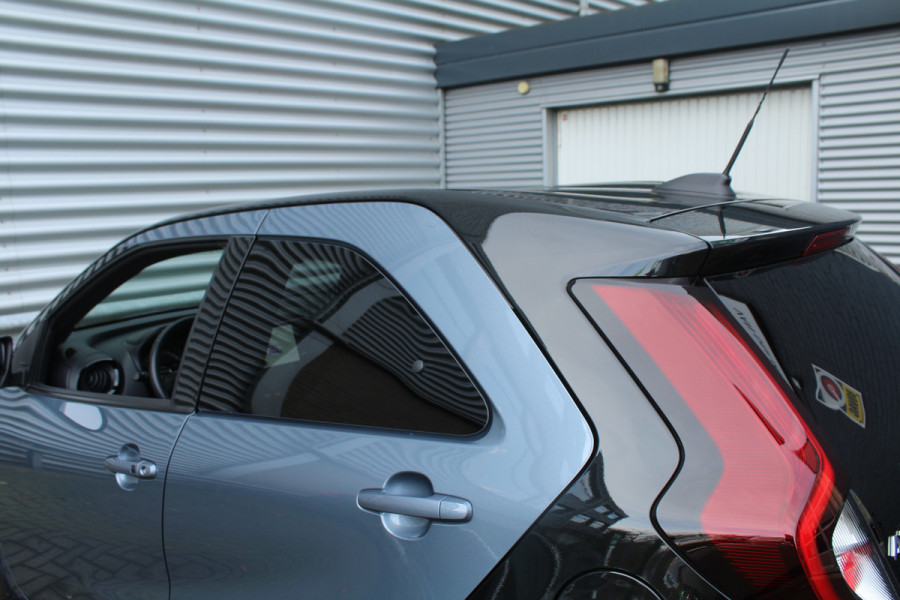 Toyota Aygo X 1.0 VVT-i 73pk Premium AUTOMAAT NL-Auto NAP Clima Cruise Navi Camera Carplay 18"LMV Keyless JBL Stoelverwarming