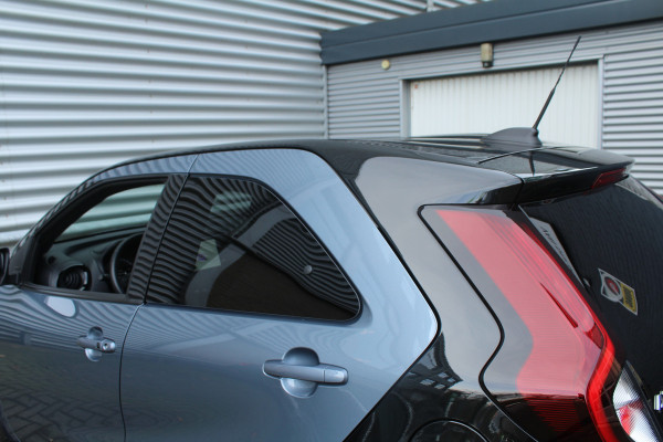 Toyota Aygo X 1.0 VVT-i 73pk Premium AUTOMAAT NL-Auto NAP Clima Cruise Navi Camera Carplay 18"LMV Keyless JBL Stoelverwarming