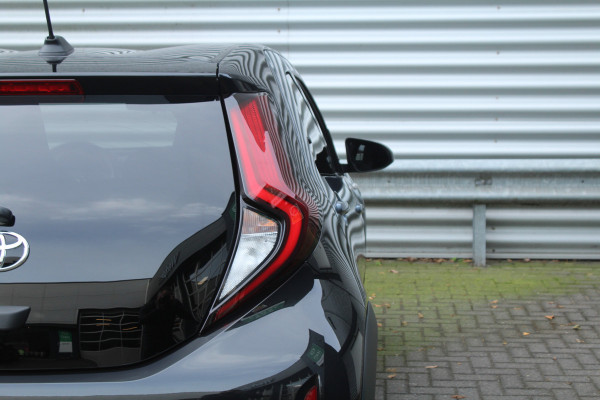 Toyota Aygo X 1.0 VVT-i 73pk Premium AUTOMAAT NL-Auto NAP Clima Cruise Navi Camera Carplay 18"LMV Keyless JBL Stoelverwarming